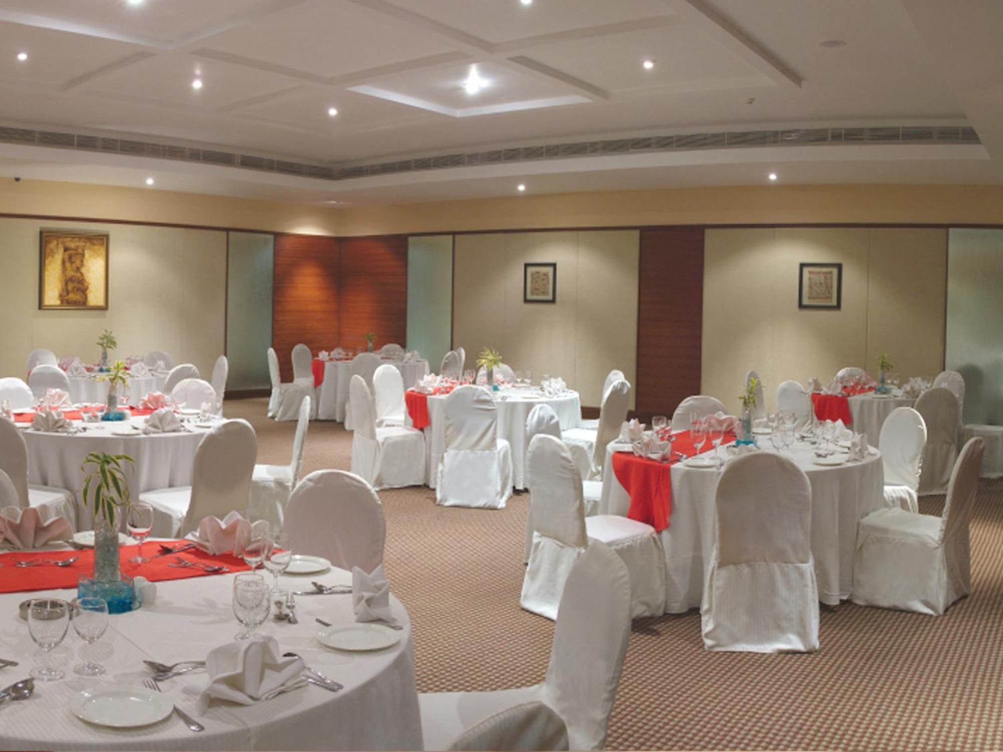 The Lalit Temple View Hotel Khajuraho Ngoại thất bức ảnh