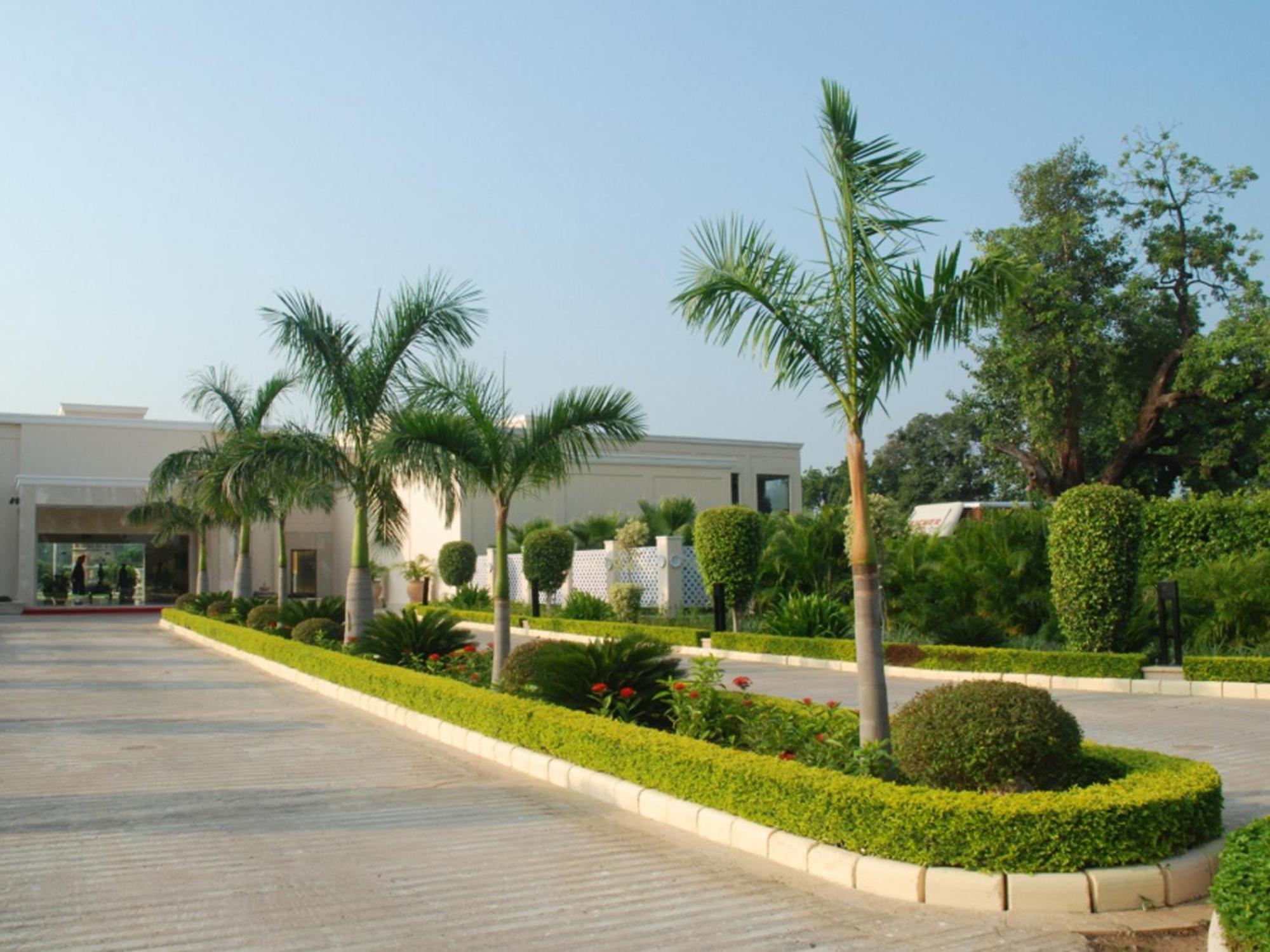 The Lalit Temple View Hotel Khajuraho Ngoại thất bức ảnh
